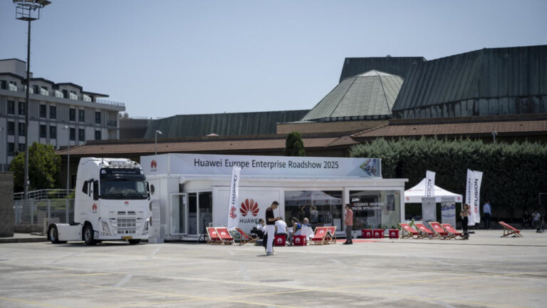 huawei-enterprise-roadshow-2025in-turkiye-ayagi-tamamlandi-D1hyWHiA.jpg