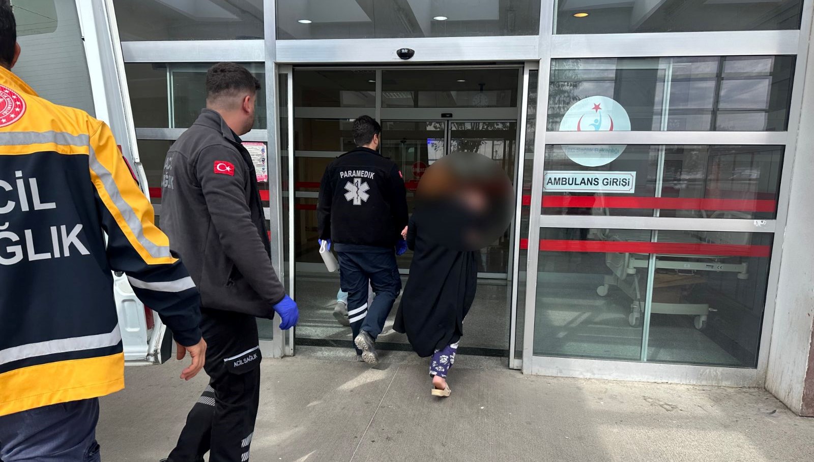 bebegin uzerine caydanlik devrildi fY8HKLjn.jpg