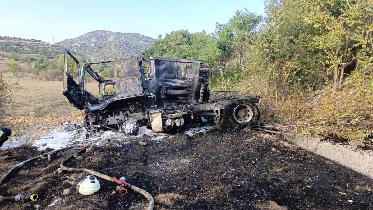 bilecikte tir kazasi arac yangin cikardi X2XjepUq.jpg