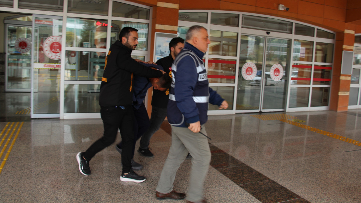 cankirida ilknuru bicaklayip olduren eski esi tutuklandi KLlbv7bq.jpg