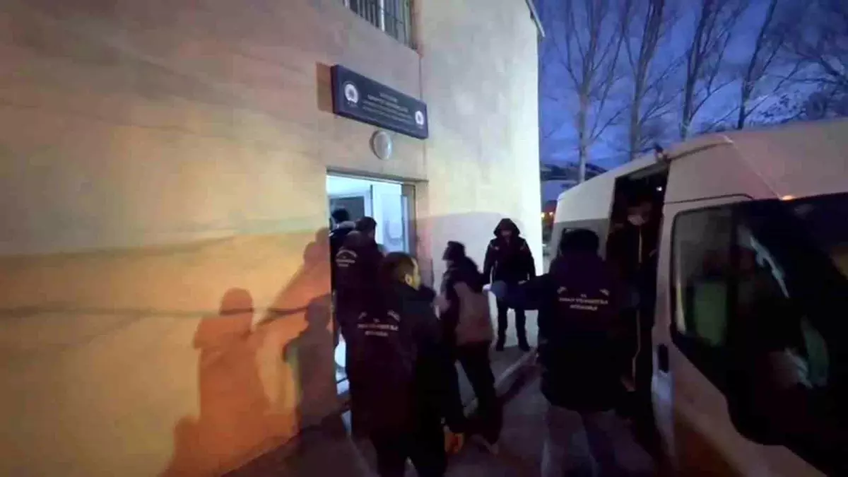 erzurumda kacak gocmen operasyonu 20 yakalandi 3 tutuklandi gPNy9N14.jpg