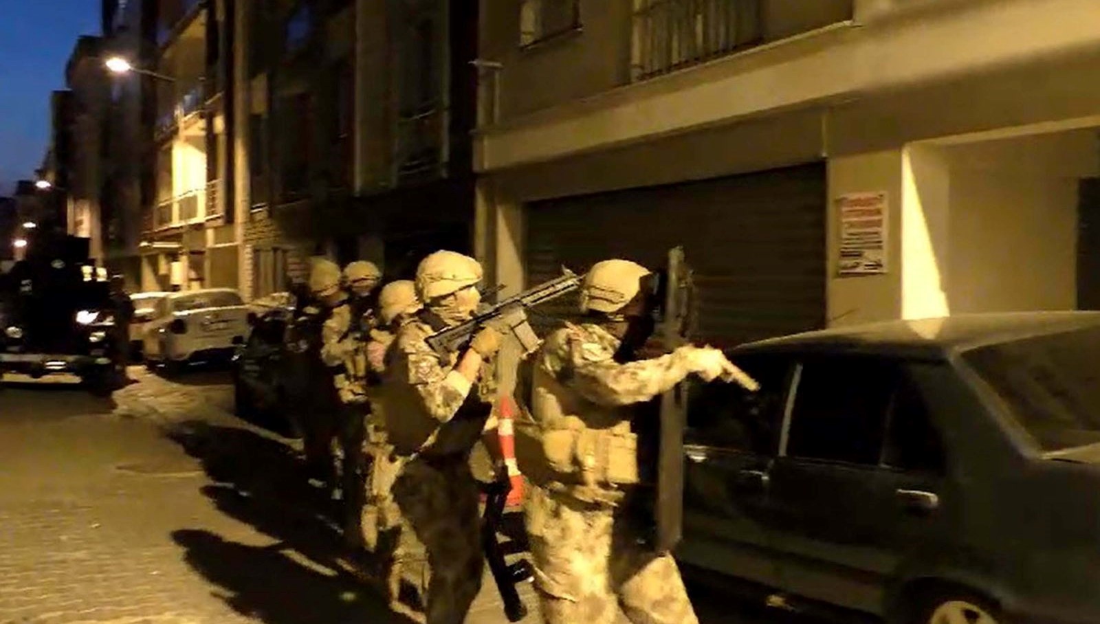 istanbulda daes operasyonu 9 zanli tutuklandi HRGCNnHb.jpg